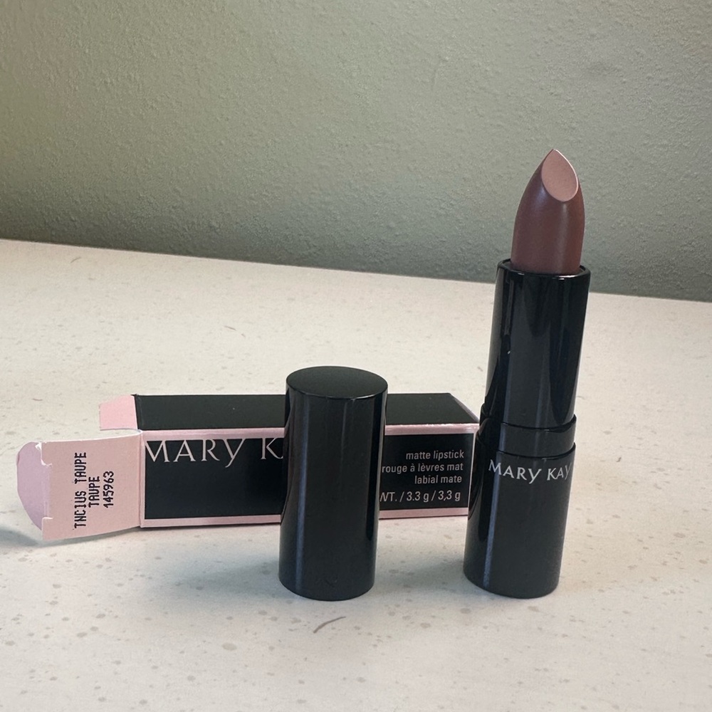 Mary Kay Matte Lipstick - Tenacious Taupe